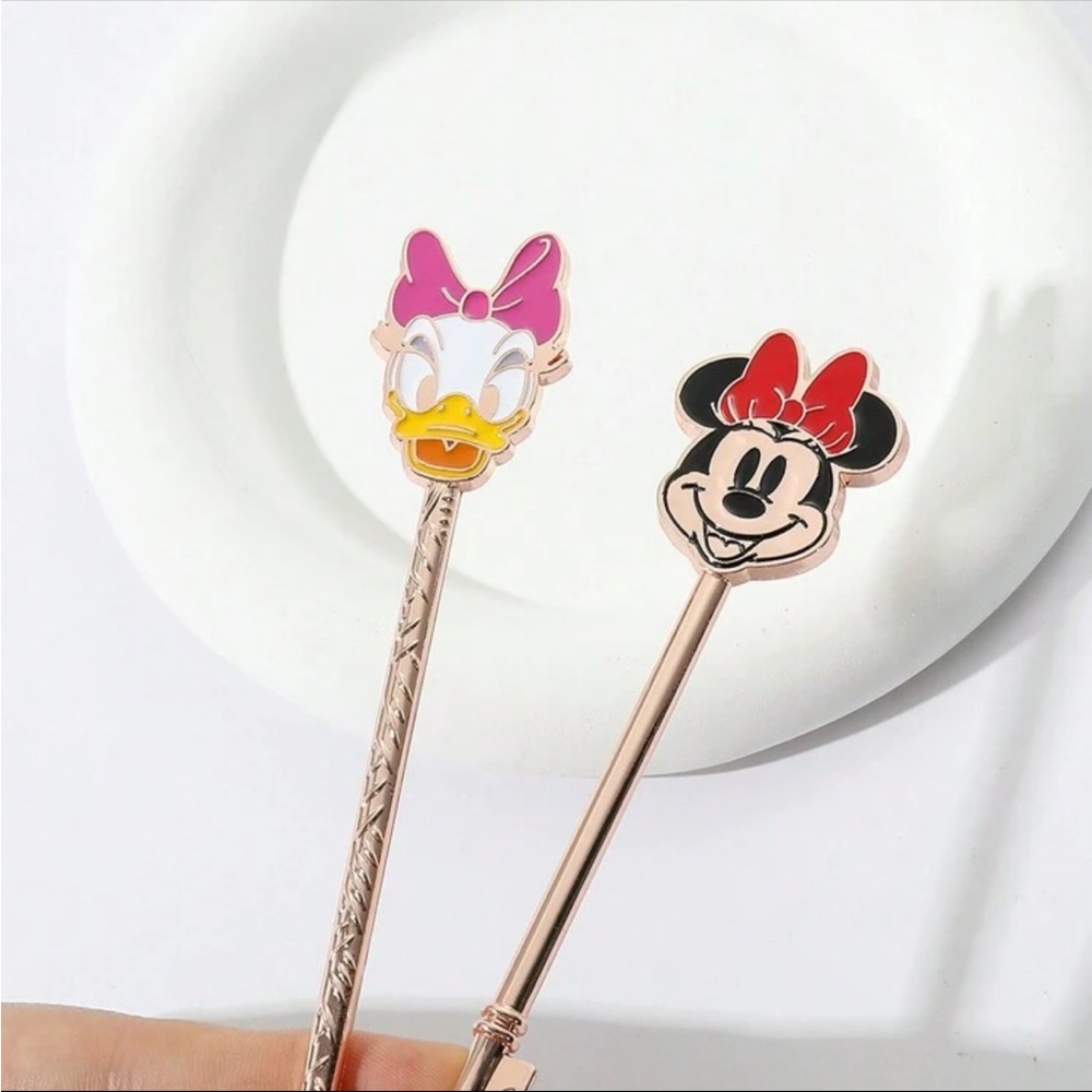 Disney Mickey and Friends Makeup Brush Set - Picture 7 of 13